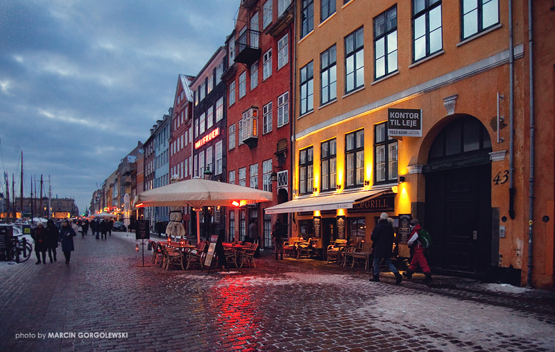 nyhavn by night