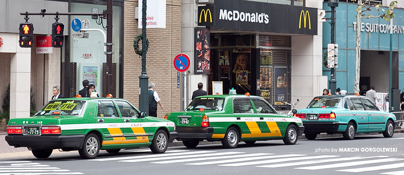 toyota_crown_comfort,nissan_cedric,taxi,tokyo