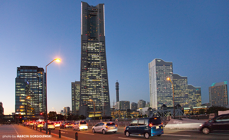 Landmark_Tower,Queen's_Tower,Kenmin_Kyosai_Plaza