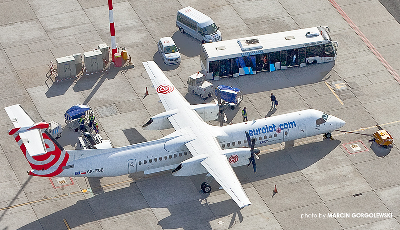 lotnisko,rekaw,terminal,bombardier q400