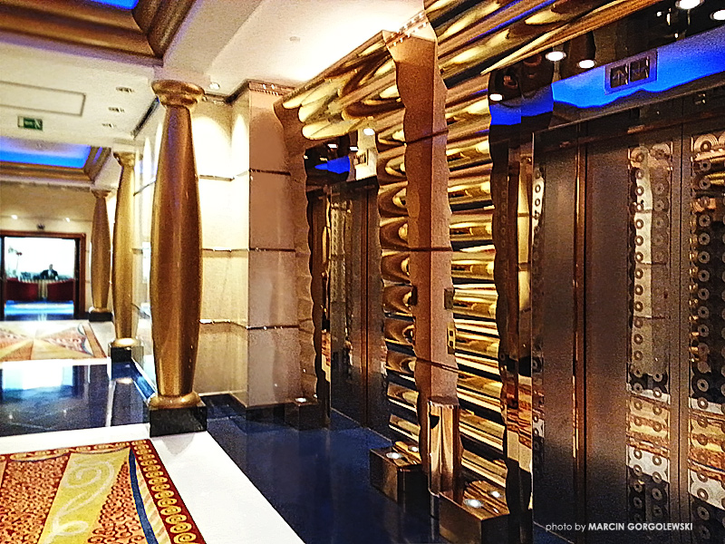burj al arab dubai,elevators,recepcja,windy