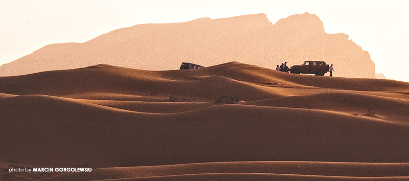 samochody na pustyni